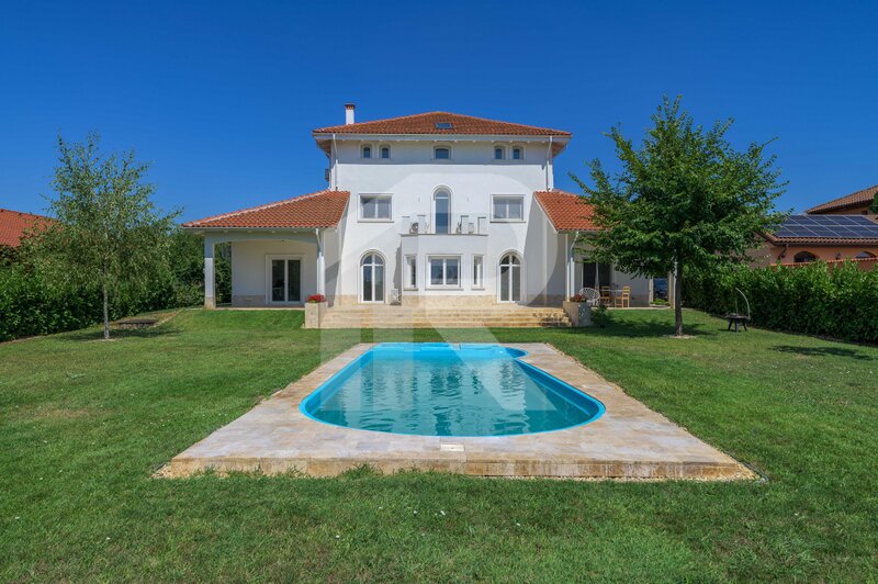 Ilfov Vila eleganta cu piscina si iesire la Lac -Caciulati, Balotesti